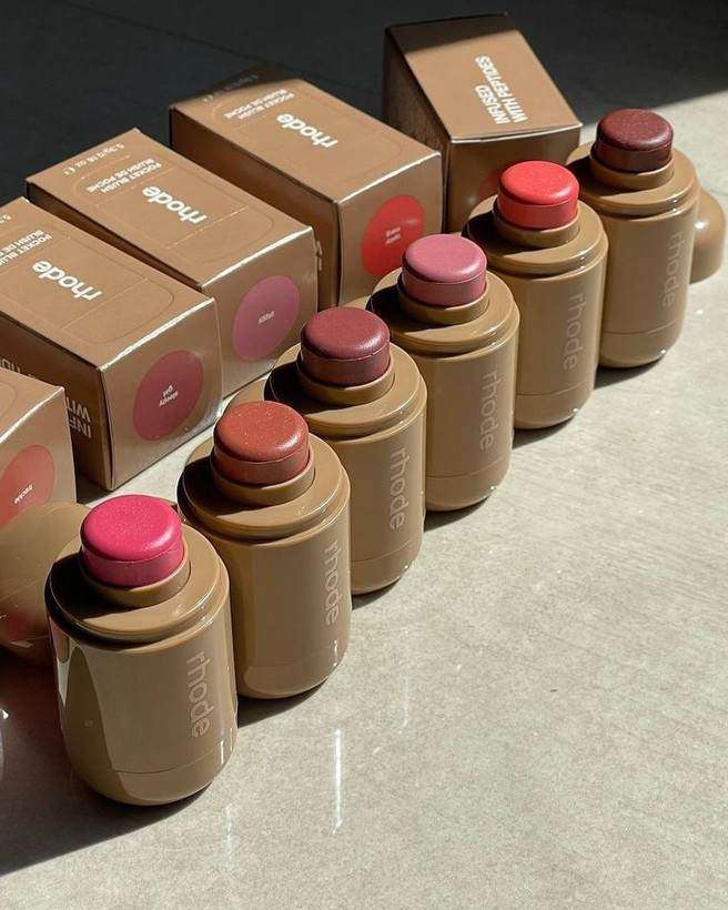 رژگونه جیبی فروش ویژه(pocket blush)محصول جدید برند محبوب Rhode با وزن ۱۰ گرم