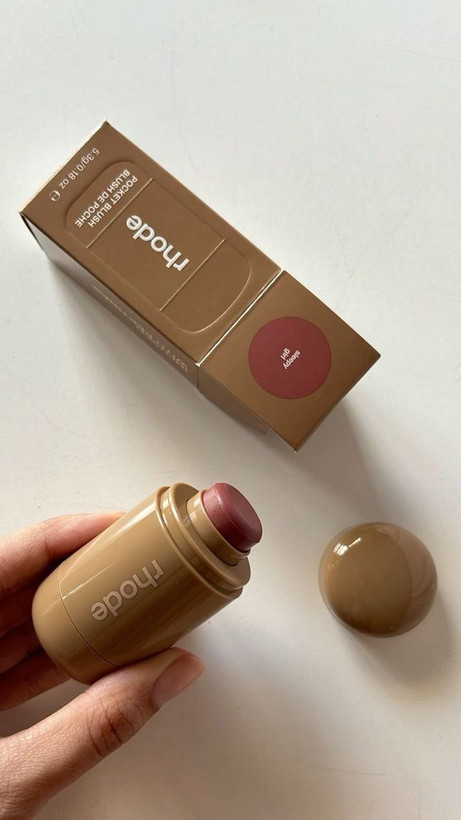 رژگونه جیبی فروش ویژه(pocket blush)محصول جدید برند محبوب Rhode با وزن ۱۰ گرم