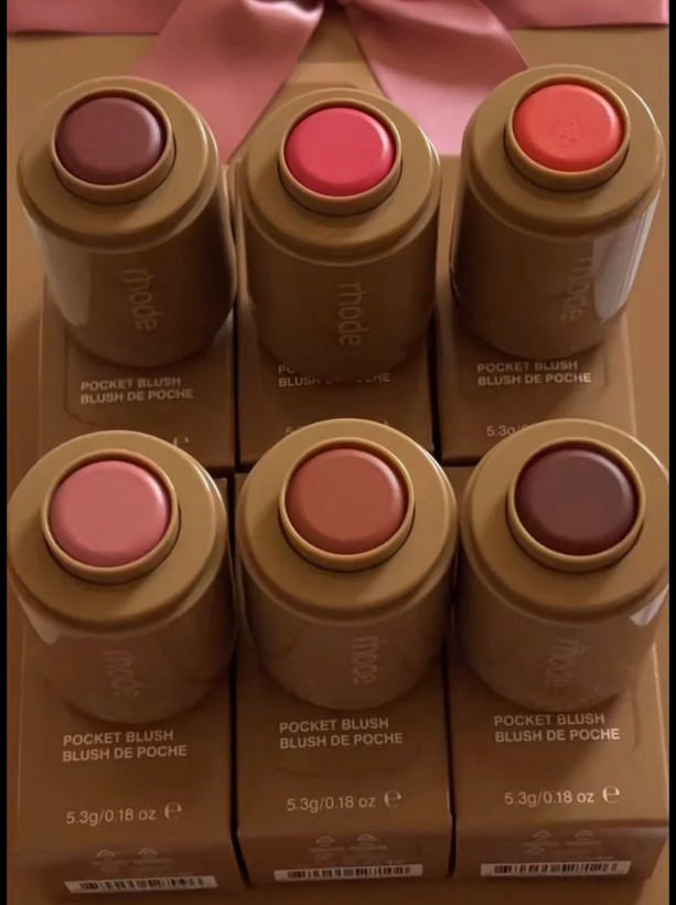 رژگونه جیبی فروش ویژه(pocket blush)محصول جدید برند محبوب Rhode با وزن ۱۰ گرم