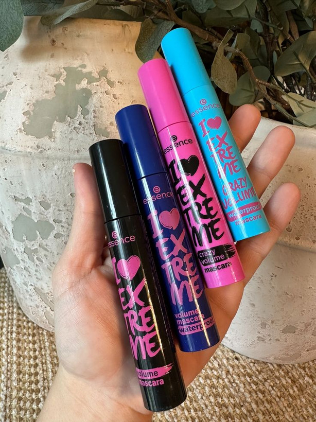 ریمل اسنس رنگ آبی کم رنگ (wolum mascara waterproof) با حجم ۱۰ میلی لیتر