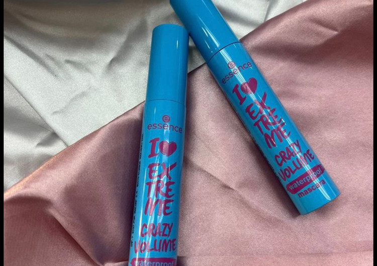 ریمل اسنس رنگ آبی کم رنگ (wolum mascara waterproof) با حجم ۱۰ میلی لیتر