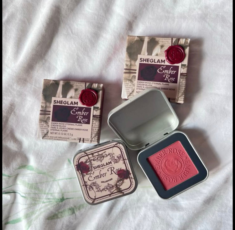 رژگونه SHeglam مدل (Ember Rose)