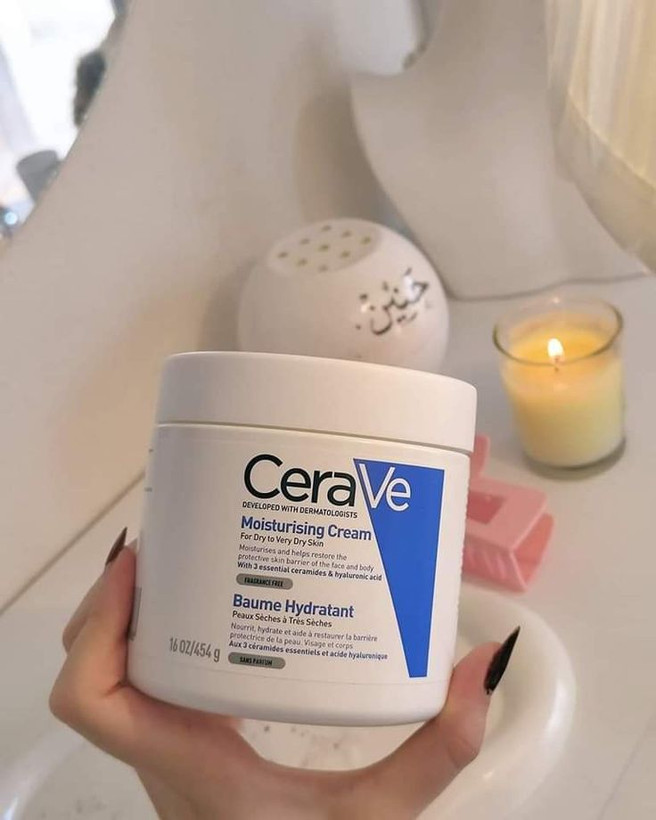 کرم مرطوب کننده CeraVe مدل Moisturizing Cream | آبرسان قوی و ترمیمکننده سد دفاعی پوست